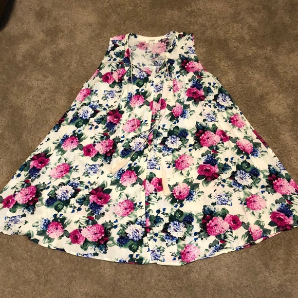Flowy Floral Dress - Picture 1 of 5